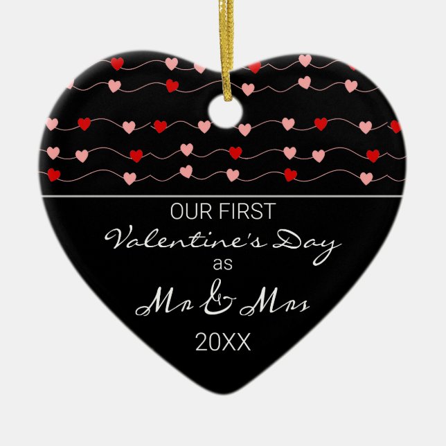 Vår första Valentines day som Modern Hearts Julgransprydnad Keramik (Framsidan)