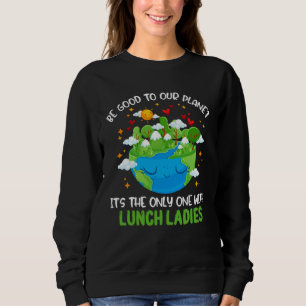 Var god mot vår planet med Lunch Ladies Earth Day T Shirt
