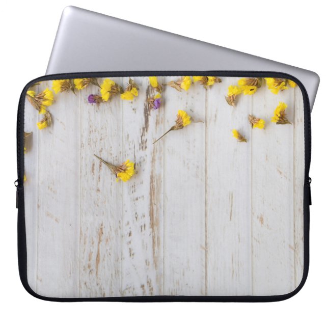 Vår gula blommor, vitlöksdeka. laptop fodral (Framsidan)