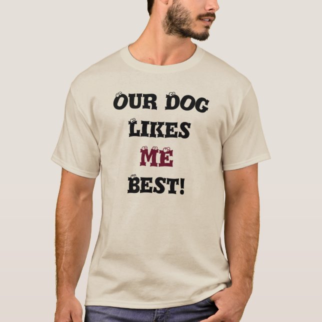 Vår hund gillar mig den bäst T-tröja T Shirt (Framsida)