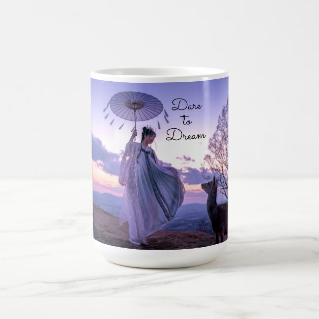 Var i Dream Woman med Parasol och Alpaca Br Kaffemugg (Center)
