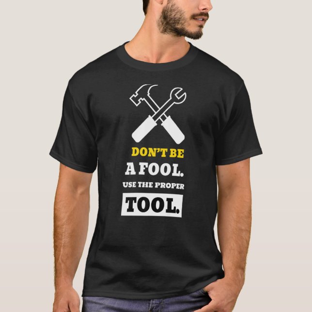 Var inte en Använda på Verktyg-säkerhetsloggen T Shirt (Framsida)