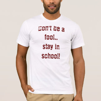 Var inte en dumbom. .stay skolar in! tee shirt