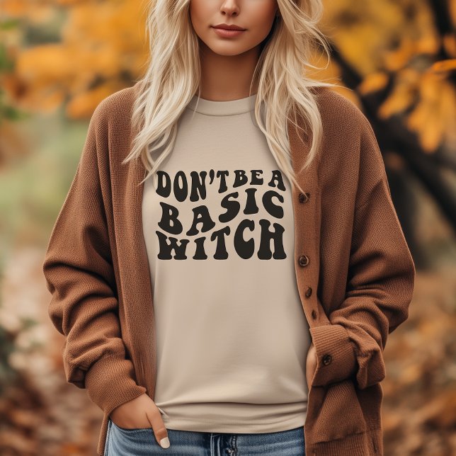 Var inte en vanlig "Witch T-Shirt" - lustig Hallow T Shirt (Don't be a basic witch)