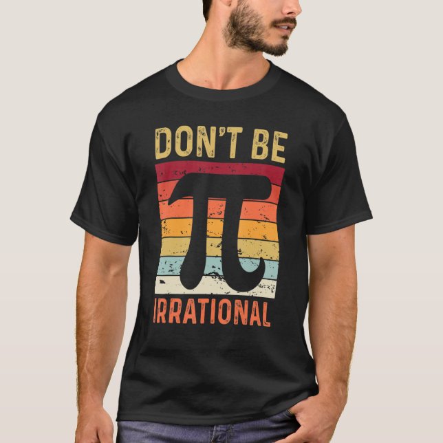 Var inte irrationell med symbolen Pi Day Joke Math T Shirt (Framsida)