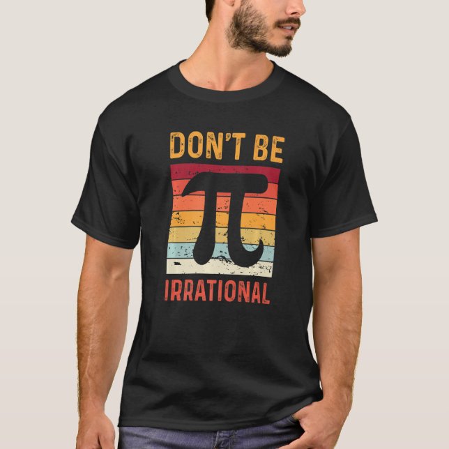 Var inte irrationell med symbolen Pi Day Joke Math T Shirt (Framsida)