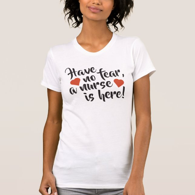 Var inte rädd för att en sjuksköterska är här Dam Tee Shirt (Framsida)