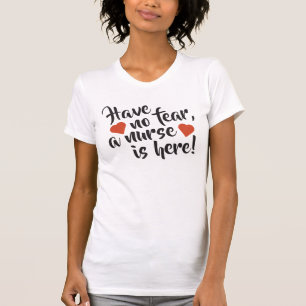Var inte rädd för att en sjuksköterska är här tee shirt