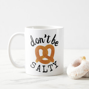 Var inte Salty Funny Pretzel Pun Kaffemugg