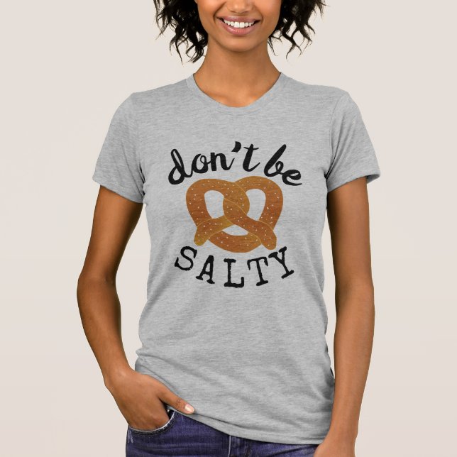 Var inte Salty Funny Pretzel Pun T Shirt (Framsida)