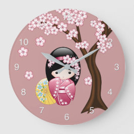 Vår Kokeshi Docka - Söt Japansk Geisha på Rosa Stor Klocka