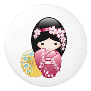 Vår Kokeshi Doll - Cute Japansk Geisha Girl Knopp