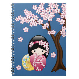 Vår Kokeshi Doll - Cute Japansk Geisha på Blue Anteckningsbok