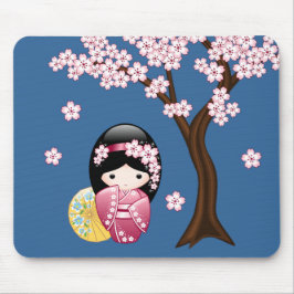 Vår Kokeshi Doll - Cute Japansk Geisha på Blue Musmatta