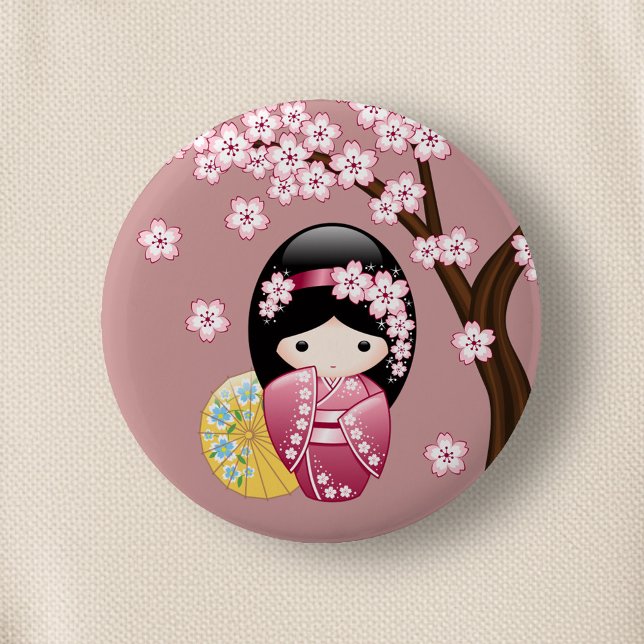 Vår Kokeshi Doll - Cute Japansk Geisha på Rosan Knapp (Skapare uppladdad)