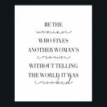 Var kvinnan som fixerar en annan kvinnas Krona Poster<br><div class="desc">Var kvinnan som fixerar en annan kvinnas Krona utan att berätta för världen att det kortades</div>