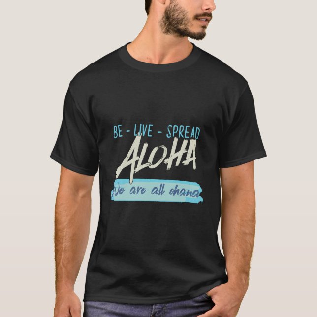 Var levande Spread Aloha. Vi är alla Ohana Hawaiia T Shirt (Framsida)