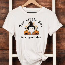 Vår lilla boo är snart klar t shirt