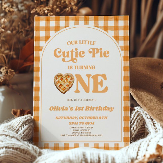 Vår lilla Cutie Paj Retro 1:a födelsedag Party Inbjudningar (Skapare uppladdad)