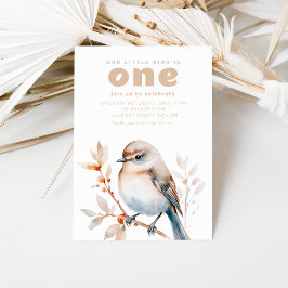 Vår lilla fågel håller på att vända en första föde inbjudningar