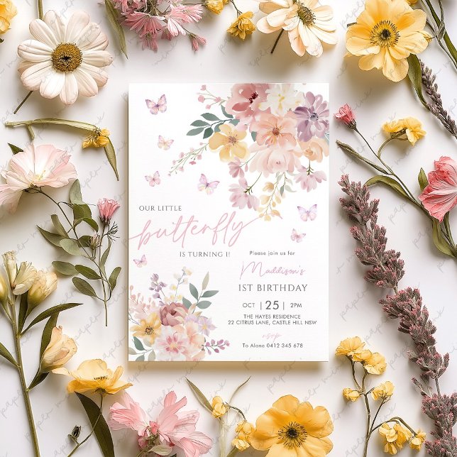 Vår lilla fjäril-Blommigt 1:a födelsedag Inbjudningar (Little butterfly 1st birthday. Floral butterfly birthday invitation)