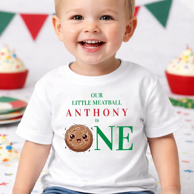 Vår lilla köttbulle är ett 1-års födelsedag t shirt (Our Little Meatball is Two 2nd Birthday Toddler T-shirt)