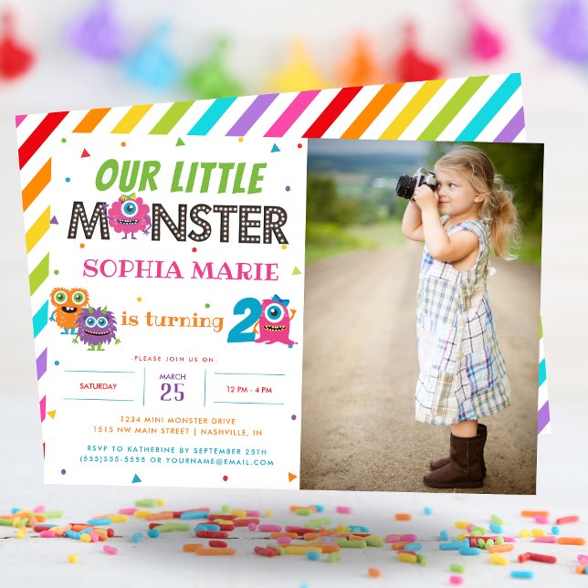 Vår lilla monster Cute Rosa Photo Birthday Inbjudningar (Our Little Monster Cute Pink Photo Birthday Invitation)
