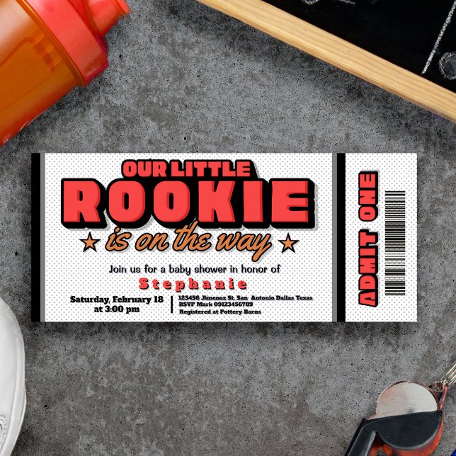 Vår lilla nykomling är på väg Biljett-inbjudan Inbjudningar (Our Little Rookie is on the Way Ticket Invitation - Basketball Hoops Baby Shower
)