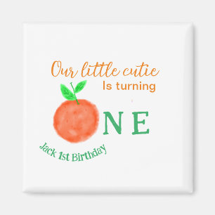 Vår lilla orange på en födelsedag citrusfrukt magnet