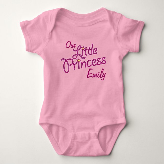 Vår lilla prinsessa döpde tjejer småbarn t-shirt (Framsida)