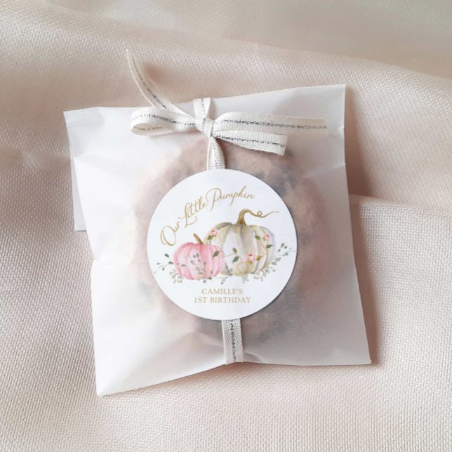 Vår lilla pumpaflicka födelsedag runt klistermärke (Skapare uppladdad)