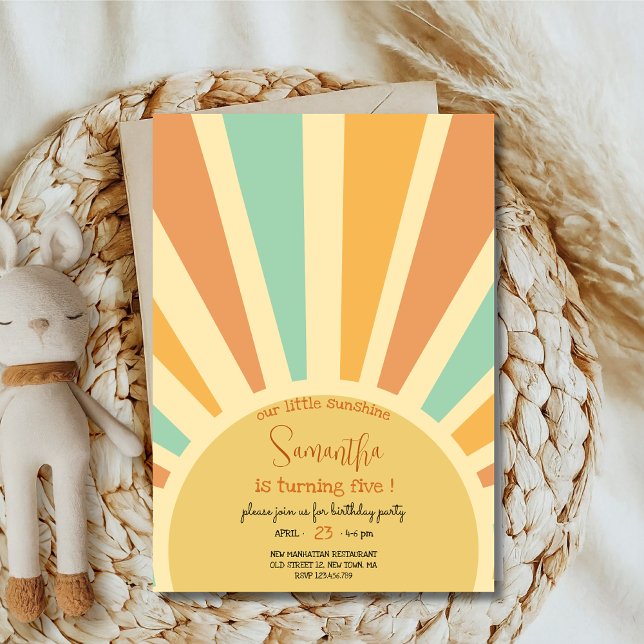 Vår lilla solljus stora sol med strålfödelsedag inbjudningar (Skapare uppladdad)