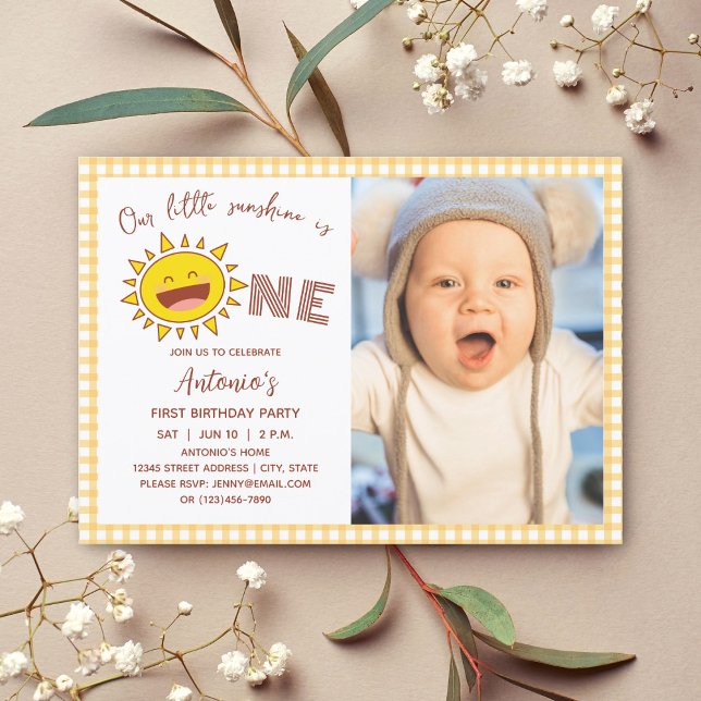 Vår lilla solsken är ett Cute Boy Birthday Photo Inbjudningar (Skapare uppladdad)