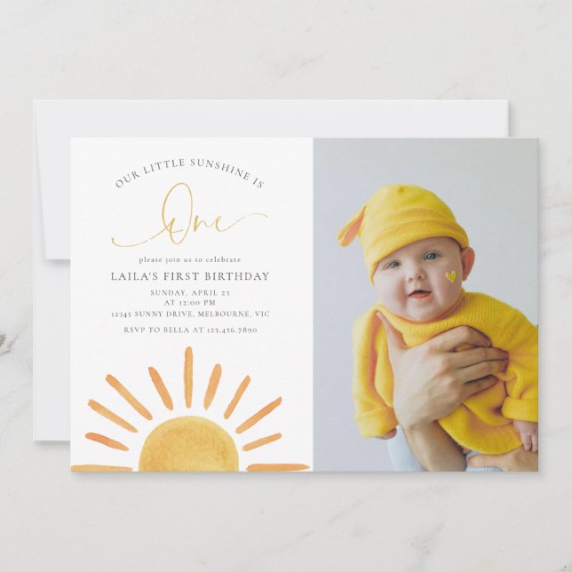 Vår lilla solsken är ONE 1-års födelsedagsfoto Inbjudningar (Framsida)