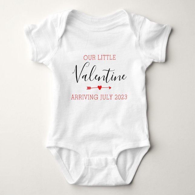 Vår lilla Valentine kommer år Valentines day T Shirt (Framsida)