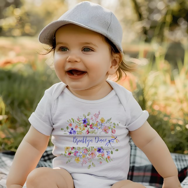 Vår lilla vildblomma blommade Personligt barn  T Shirt (Our Little Wildflower Bloomed Personalized Baby Baby Bodysuit)
