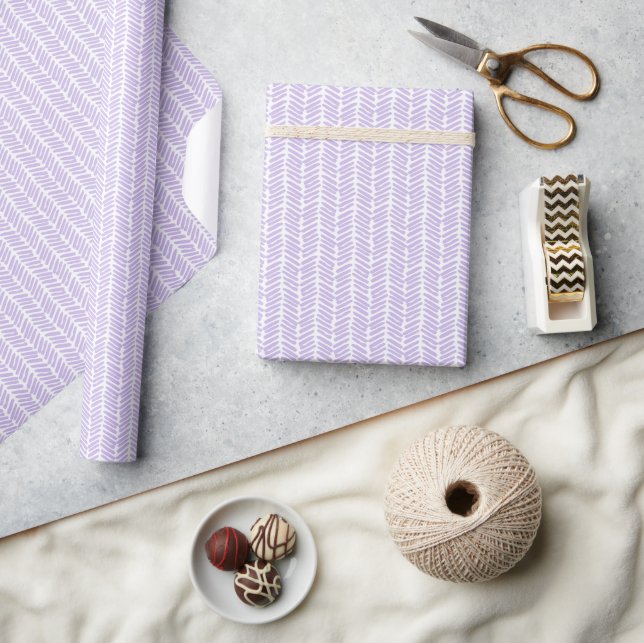 Vår ljus violett lila vit sicksack-randig presentpapper (Hantverk)