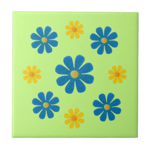 Vår ljusblått och gula blommor för köket kakelplatta