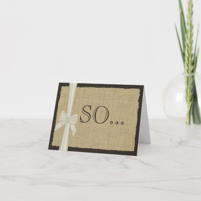 Var min Bridesmaid Burlap och Bow Inbjudan (Framsida)