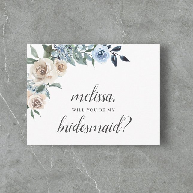 Var min Bridesmaid Dusty Blue Beige Flowers Boho I Inbjudan Vykort (Skapare uppladdad)