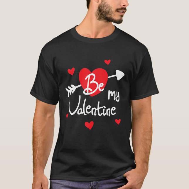 Var min Valentine Valentines day Funny T Shirt (Framsida)