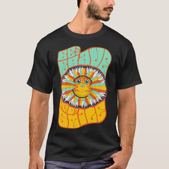 Var modig och le. t shirt (Framsida)