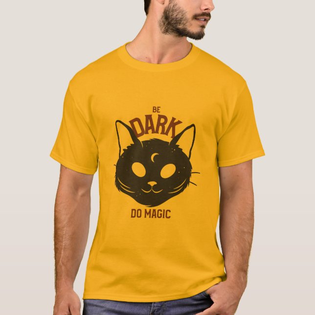 VAR MÖRK GÖR MAGI T SHIRT (Framsida)