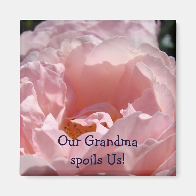 Vår mormor skämmer bort oss! magnet Rosa ros blomm (Framsidan)