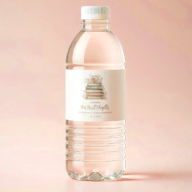 Vår nästa kapitel Storybook Baby Shower Party Vattenflaskor Etikett (A cute Our Next Chapter baby shower water bottle label)