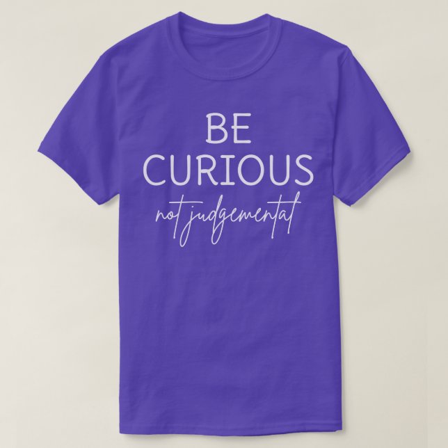 Var Nyfiken, inte domare I T Shirt (Design framsida)