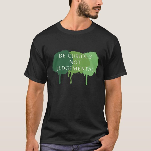 Var Nyfiken, inte jugerisk offert T Shirt (Framsida)