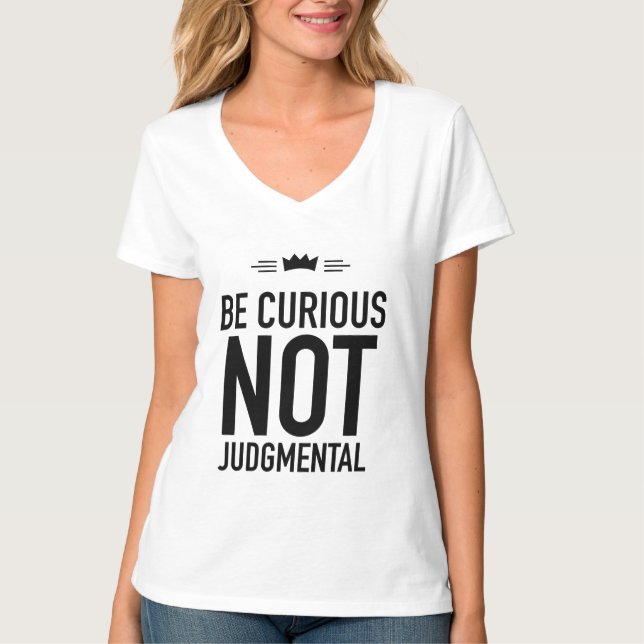 Var nyfiken svart t shirt (Framsida)