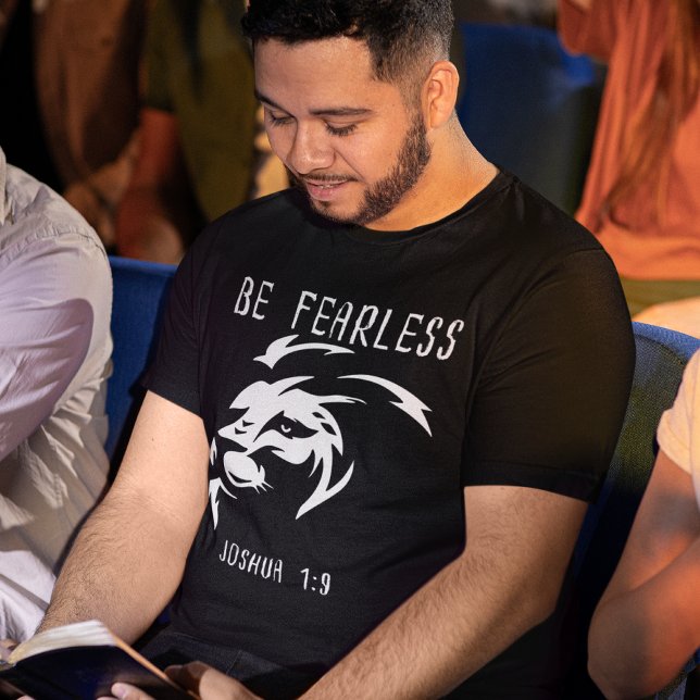 Var rädd för kristen tro Joshua 1:9 T Shirt (Skapare uppladdad)