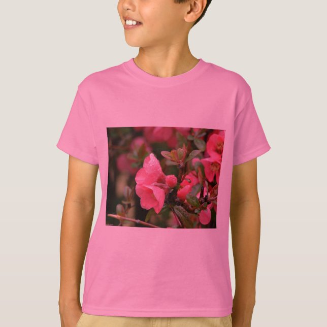 Vår Rosa Blommande Japansk Kvitten T Shirt (Framsida)